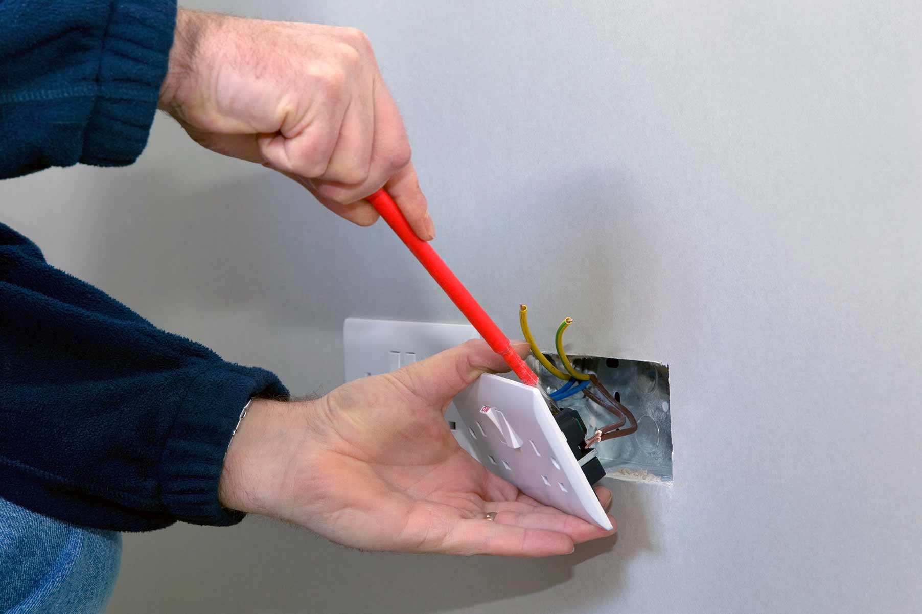 Our electricians can install plug sockets for domestic and commercial proeprties in Dover and the local area. 